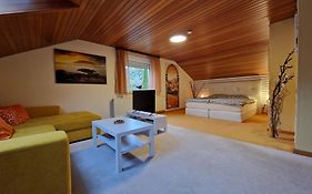 Marburgapartment 2 mit Außensitz im Wintergarten KEINE Monteure !